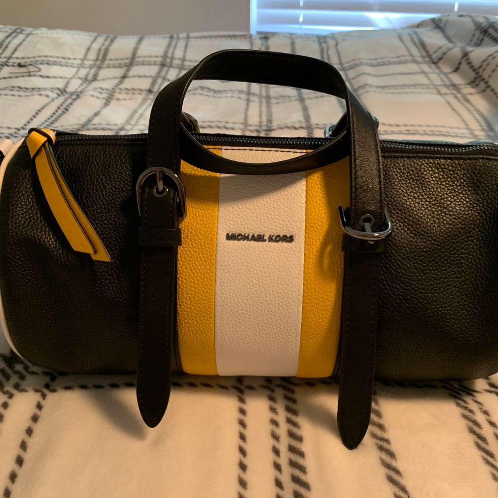 MICHAEL KORS STANTON MICHAEL KORS LARGE STRIPED PEBBLED LEATHER BARREL BAG